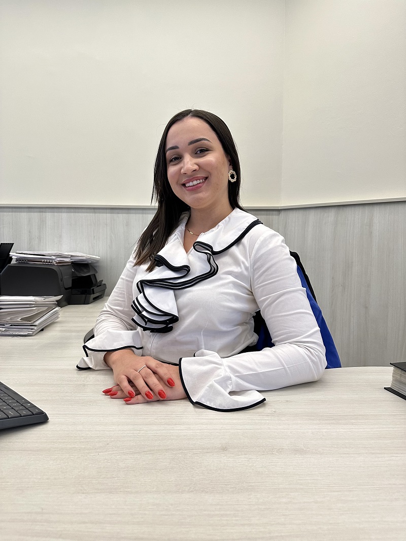 Foto da escrevente Emanuelle.